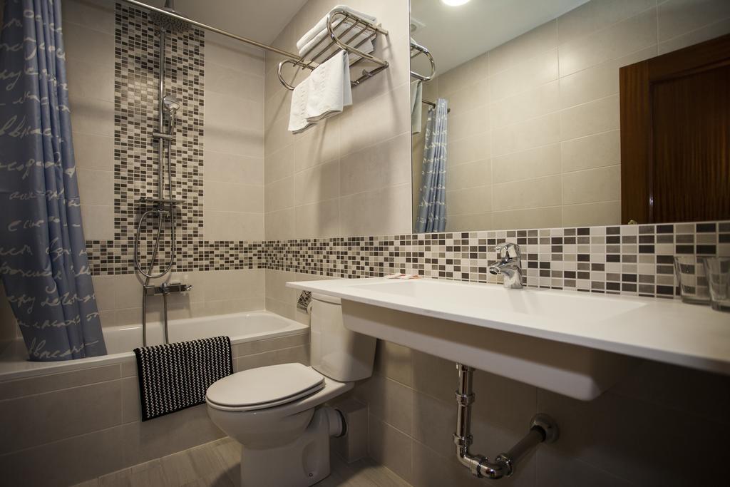 Pension Corbero Madrid Bagian luar foto