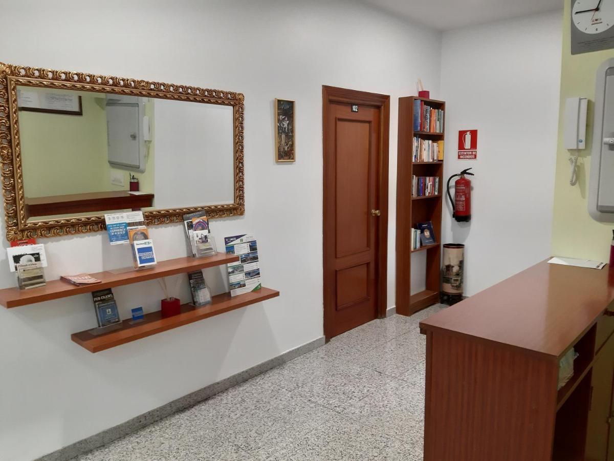 Pension Corbero Madrid Bagian luar foto
