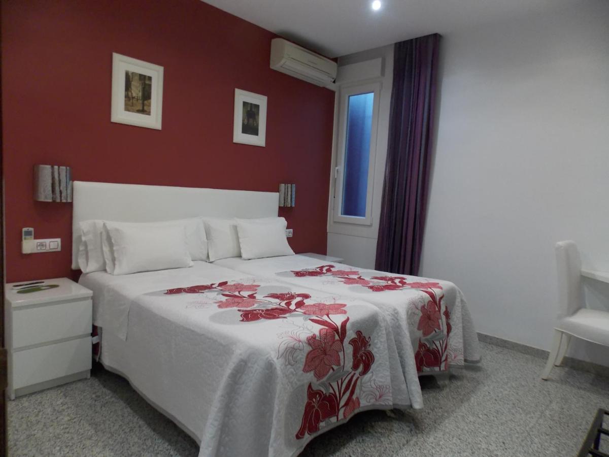 Pension Corbero Madrid Bagian luar foto